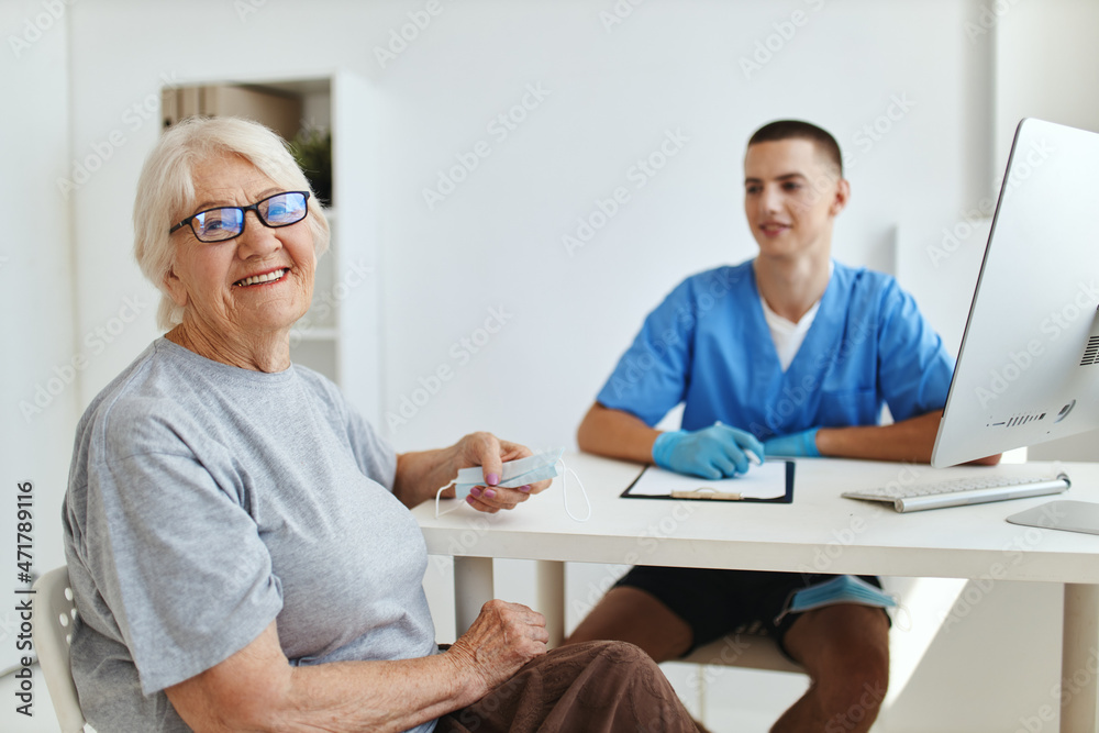 Fototapeta premium elderly woman patient sitting in the doctor's office health care