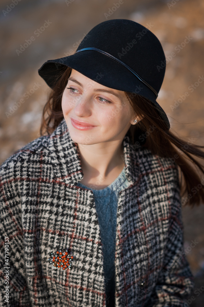 A young woman on a spring walk 3516.
