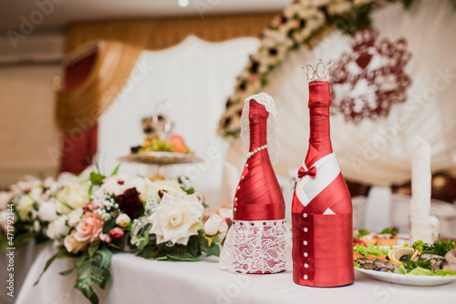 Fototapeta Naklejka Na Ścianę i Meble -  beautifully set table at a wedding banquet with delicious food and alcohol