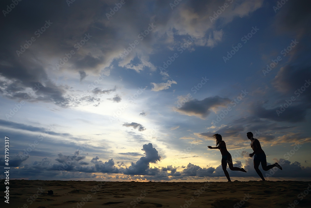 Fototapeta premium vacation, people run on the beach / summer vacation, vacation at sea, happy people rest