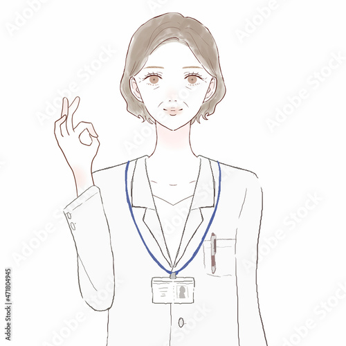 OKサインを出す中年の女性医師