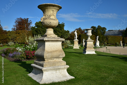 Jardin des Tuileries en été à Paris, France