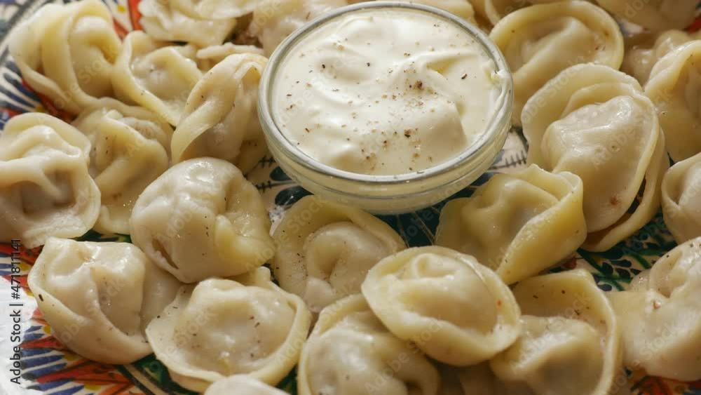 Boiled dumplings with a cream sauce Boiled dumplings with a cream sauce