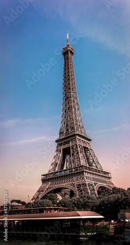 Tour Eiffel couleur bateau © Fourcade.N