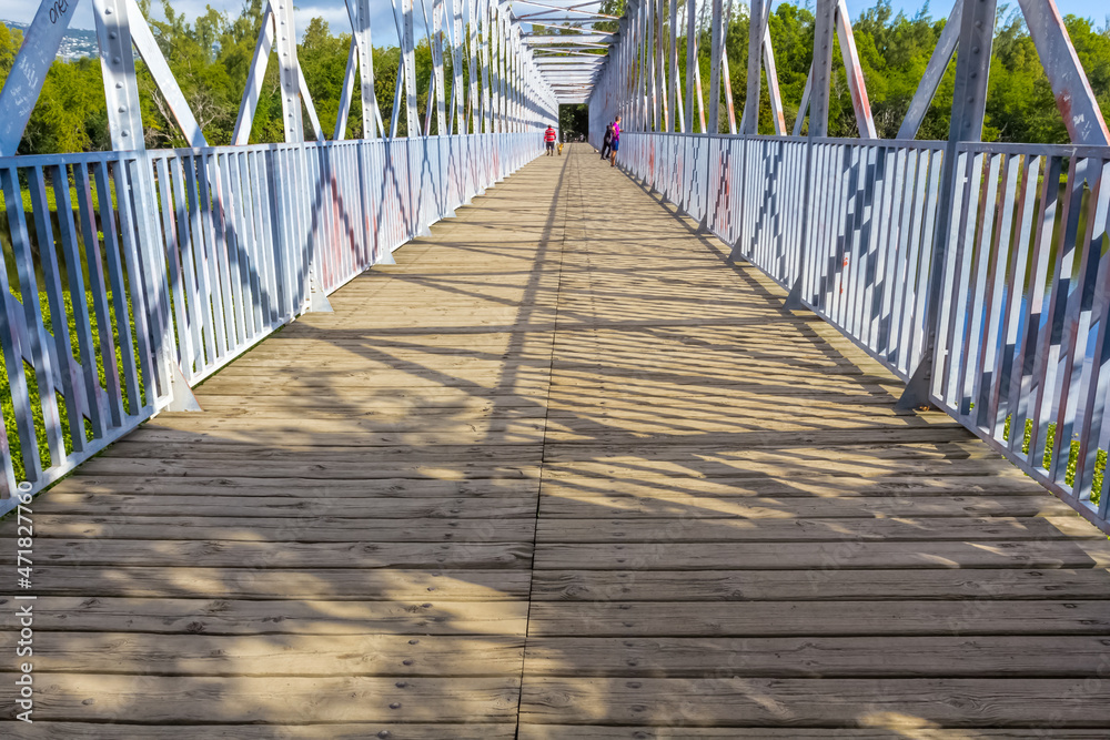 Fototapeta premium ancien Pont ferroviaire, Saint-Paul, île de la Réunion 