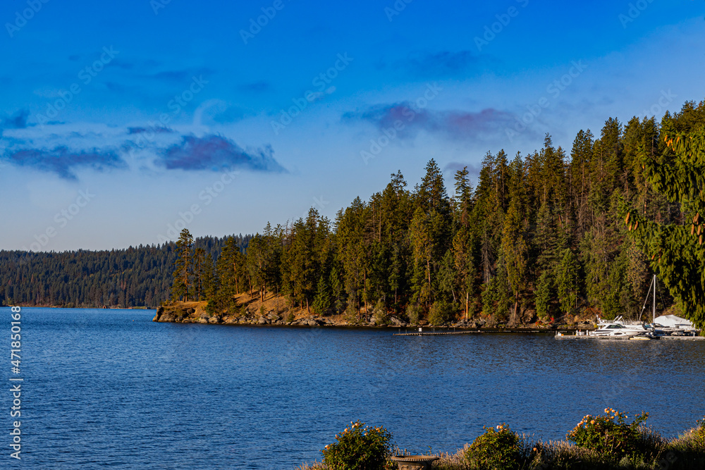 Obraz premium View of Lake Coeur d' Alene and Tubbs Hill From Sanders Beach, Coeur d' Alene, Idaho, USA