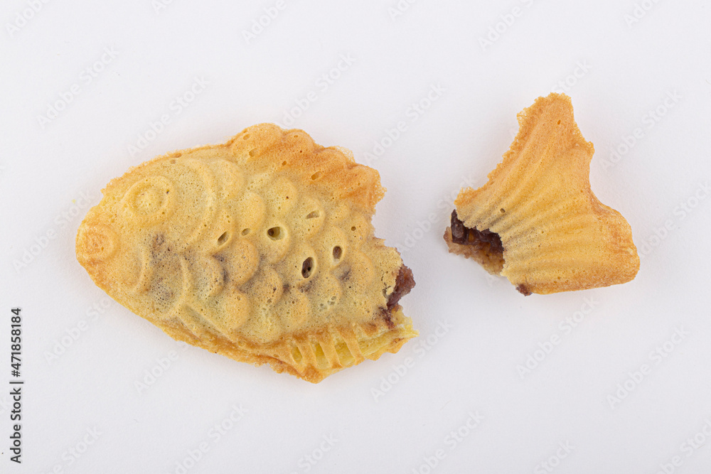 Crispy and warm fish-shaped buns, popular Korean street foods in winter. Crispy and warm fish-shaped buns, popular Korean street foods in winter.