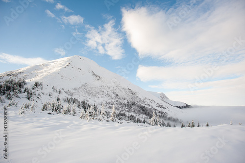 Panorama of snow-capped mountains, snow and clouds on the horizon © ROCOCO2018