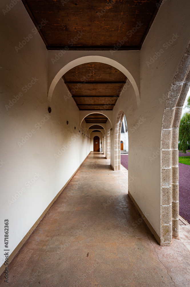 Couloir extérieur d'un monastère
