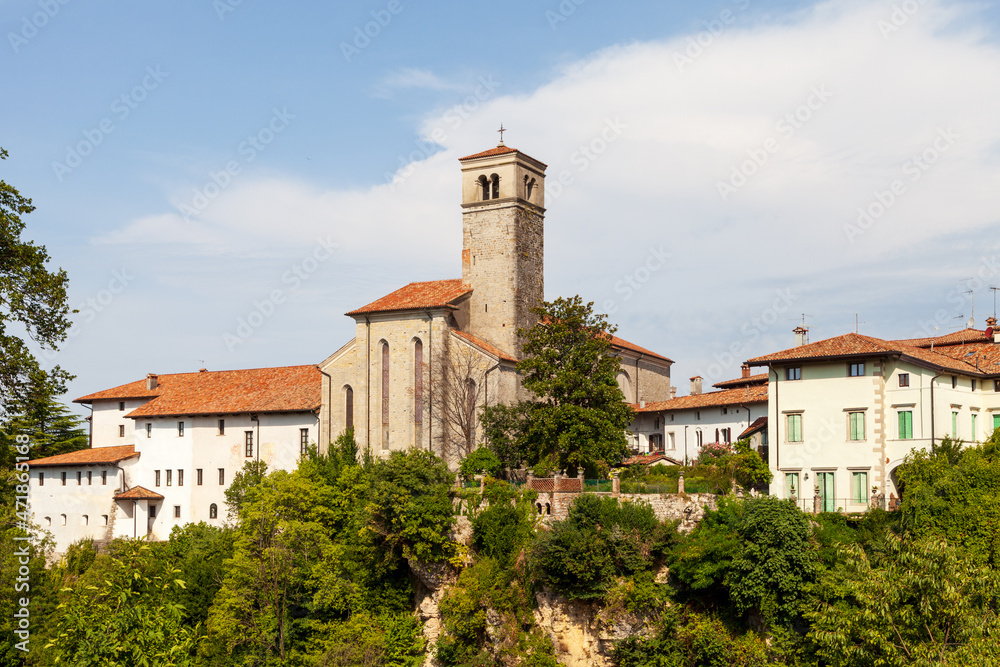 Panorama di Cividale del Friuli , antica città nelle valli del Natisone, visto dal ponte del diavolo sul fiume Natisone  in provincia di Udine. 