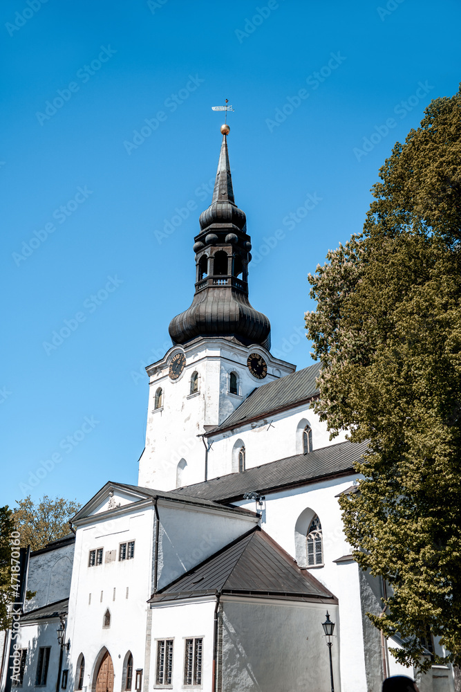 White catholic cathedral with black spire (1128)