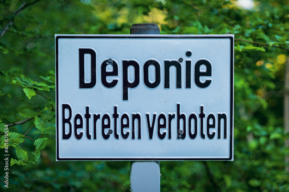 Sign: Deponie Betreten verboten (German for: Landfill, do not enter), seen the Quellenhang am Lintorfer Mark forest in Ratingen, North Rhine-Westphalia, Germany Sign: Deponie Betreten verboten (German for: Landfill, do not enter), seen the Quellenhang am Lintorfer Mark forest in Ratingen, North Rhine-Westphalia, Germany