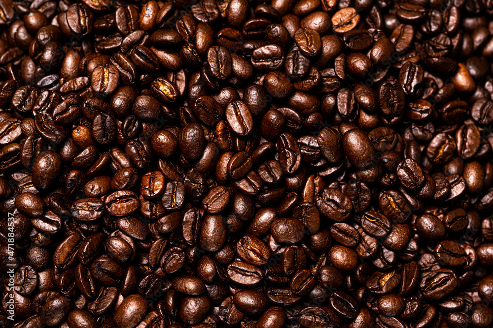 Naklejka premium Roasted coffee beans background.Closeup shot.