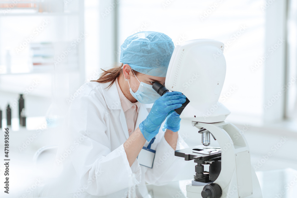 female scientist conducts research in the laboratory.
