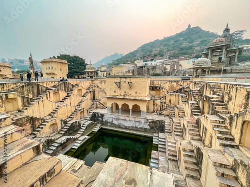 Panna Meena ka Kund, Jaipur

Historic stepwell and rainwater catchment known for its picturesque symmetrical stairways. photo