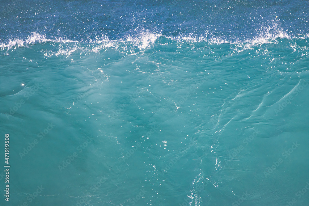Naklejka premium Crystal clear torquoise ocean wave as it breaks on Maui.