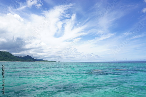 環境問題　夏の終わりの沖縄の空