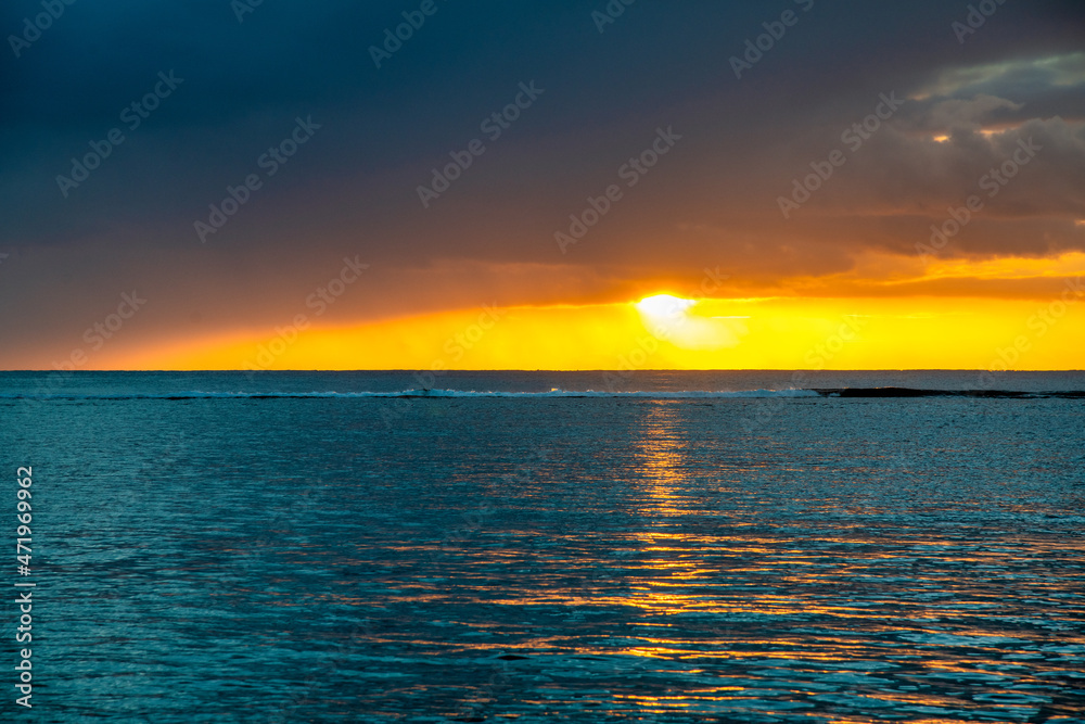 Obraz premium Amazing sunset above the ocean. Yellow, blue and orange colors.