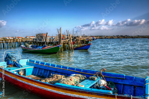 Tableau sur toile Colorful Fishing Boats at Porto Palafitico, Carrasqueira, Portugal