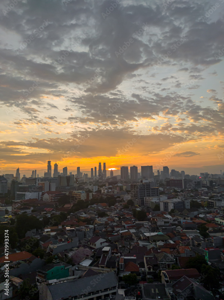 Fototapeta premium Beautiful sunsets in urban areas, to be precise in the capital city of Indonesia, Jakarta.