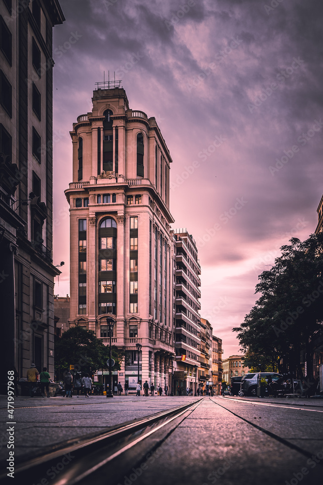 Naklejka premium Sunset street