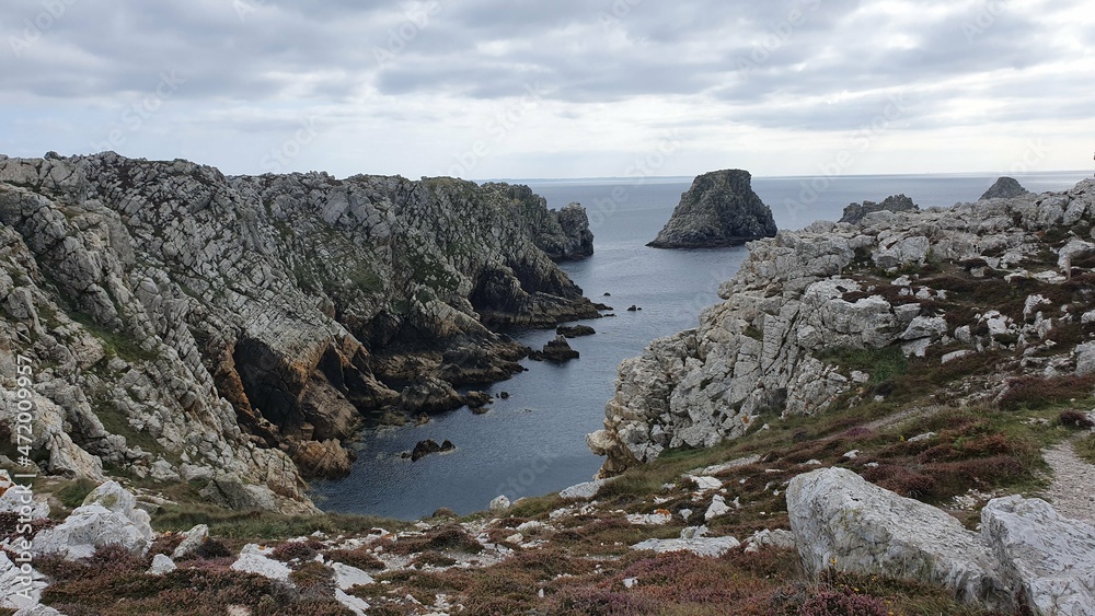 La marche entre mer et falaise en Bretagne