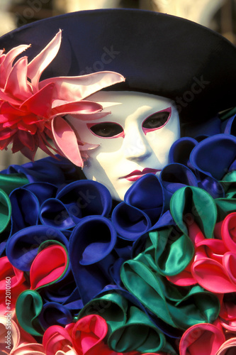 Fototapeta Naklejka Na Ścianę i Meble -  Carnaval de Venise mardi gras costume et masque de couleur fête traditionnelle à Venise en Italie
