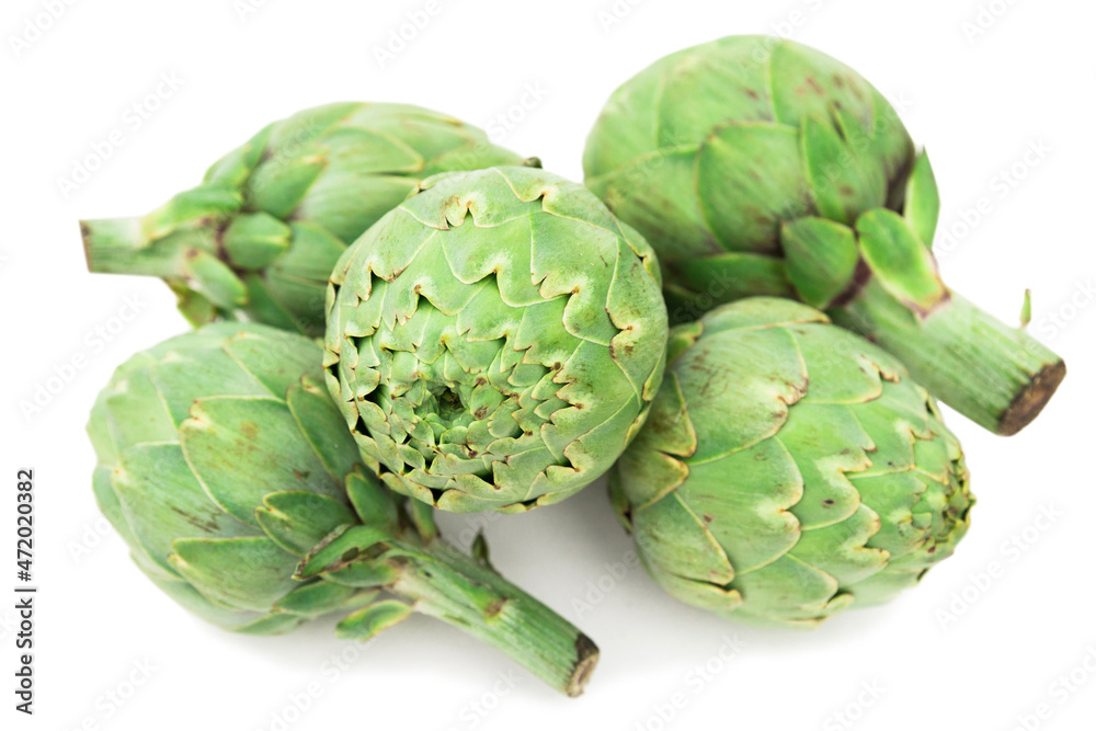 Obraz premium green artichokes on white background