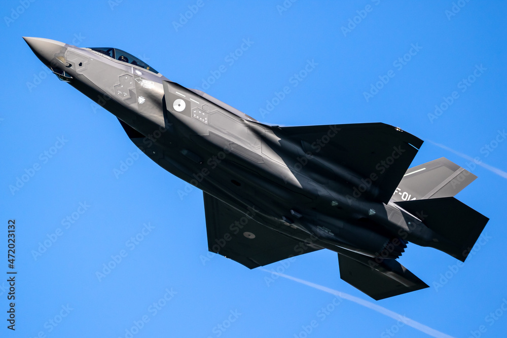 Lockheed Martin F-35 Lightning II stealth multirole combat aircraft ...