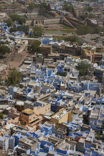 Barrios populares vistos desde la fortaleza de Mehrangarh en la ciudad de Jodhpur en Rajastán, India