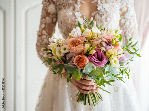 bride holding bouquet