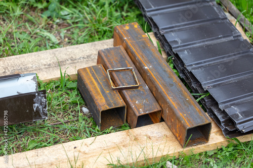 Photos Waste metal at a construction site.