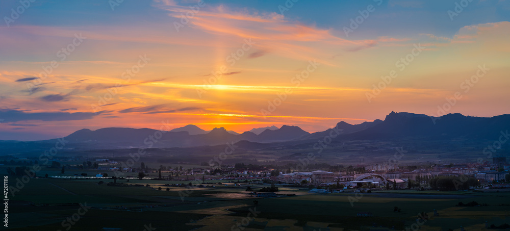 Obraz premium sunset over the mountains