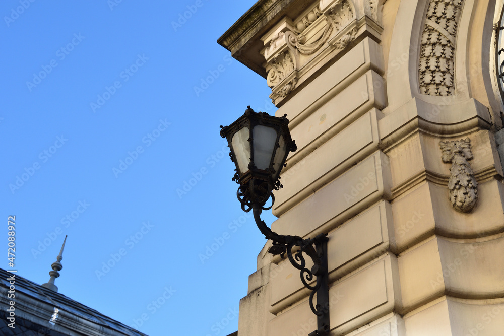 detail of the lamp