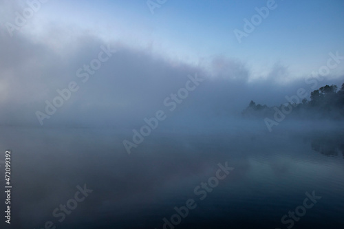 Fototapeta Naklejka Na Ścianę i Meble -  misty morning on the lake