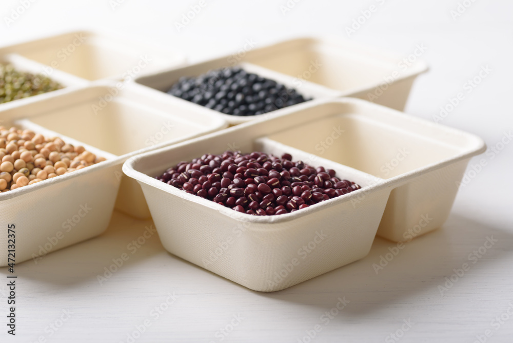 Azuki bean in compostable cardboard boxes are eco-friendly concepts and are mainly used as a plant-based ingredient in vegetarian, healthy food. Azuki bean in compostable cardboard boxes are eco-friendly concepts and are mainly used as a plant-based ingredient in vegetarian, healthy food.