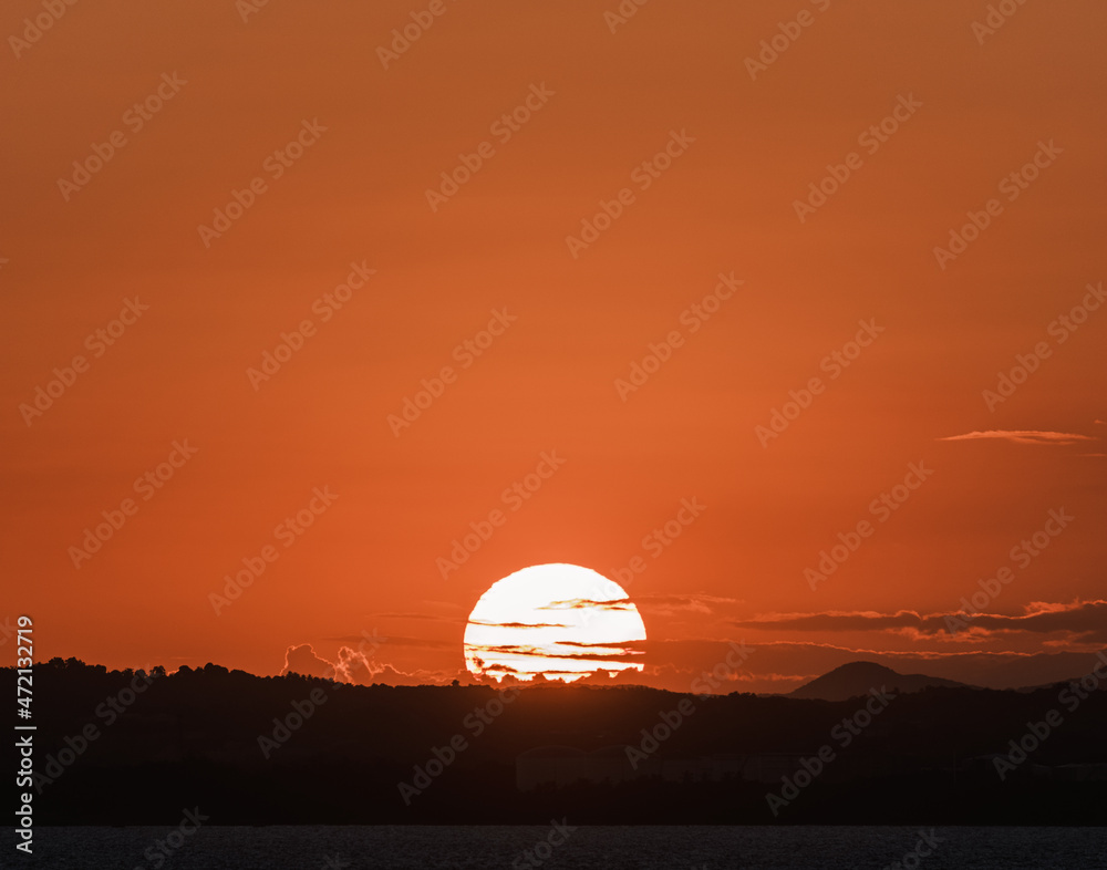 Obraz premium Sunset over the sea