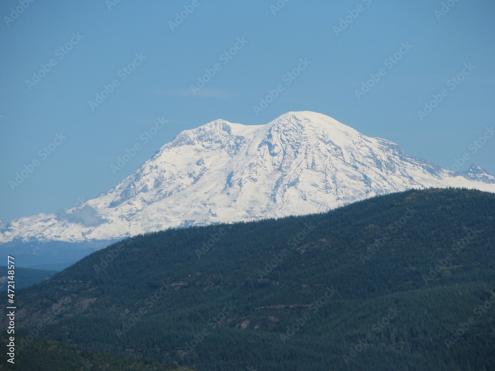 Snowcapped Mt St Helens in the Cascade mountain range, Oregon