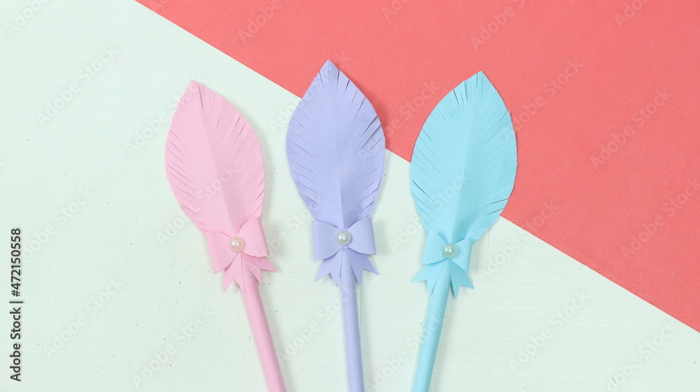 Cute Decorated Feather Pen with Paper in Different Colors Cute Decorated Feather Pen with Paper in Different Colors