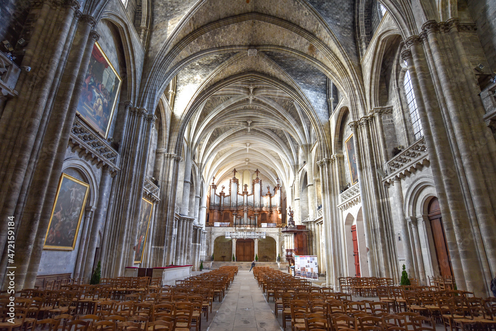 Bordeaux, France - 7 Nov, 2021: Interior of Cathedrale Saint Andre (St. Andrews Cathedral), Bordeaux, Gironde, Aquitaine, France