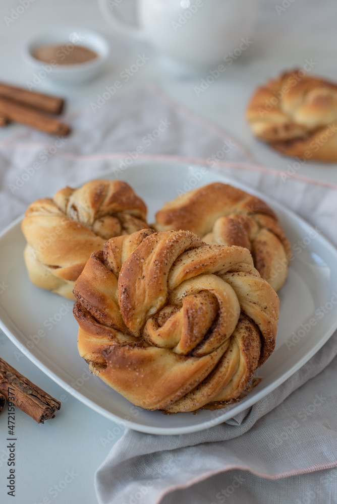 Naklejka premium pumpkin cinnamon roll