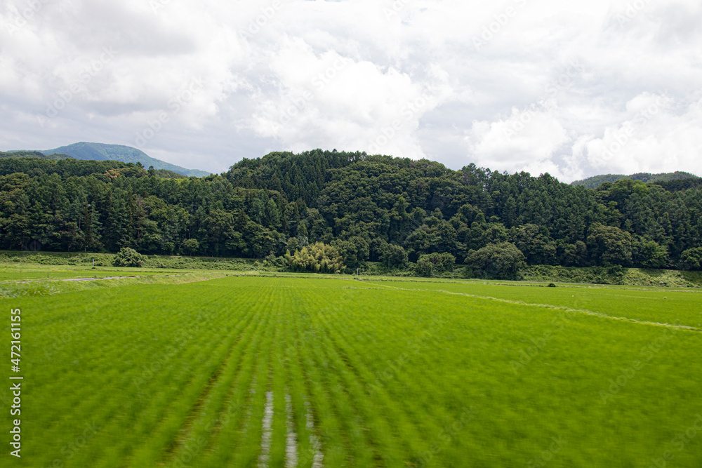 長野県伊那市の山々、夏の色を受けて青と緑に包まれる。 長野県伊那市の山々、夏の色を受けて青と緑に包まれる。