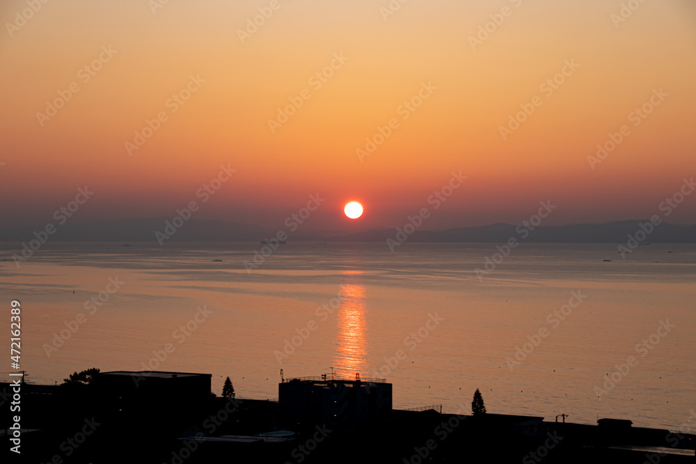 千葉から登る朝焼けの太陽