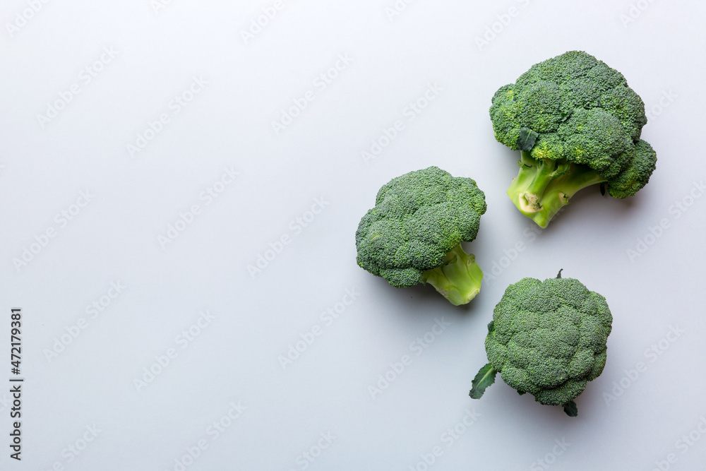 Top view fresh green broccoli vegetable on Colored background. Broccoli cabbage head Healthy or vegetarian food concept. Flat lay. Copy space Top view fresh green broccoli vegetable on Colored background. Broccoli cabbage head Healthy or vegetarian food concept. Flat lay. Copy space