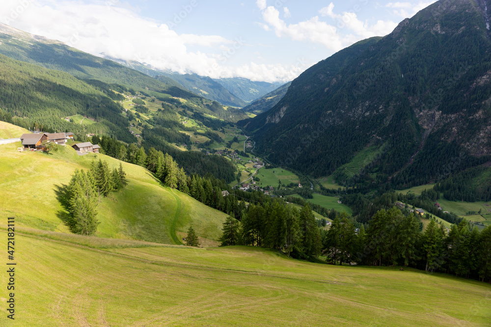 Obraz premium View of the valley near Heiligenblut. Carinthia. Austria