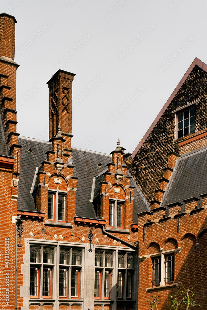 Fotografía de edificios medievales en Brujas, Bélgica 