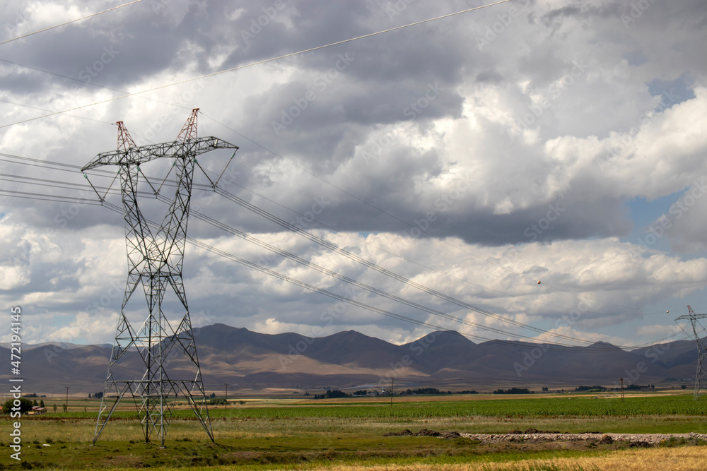 Obraz premium power lines in the field