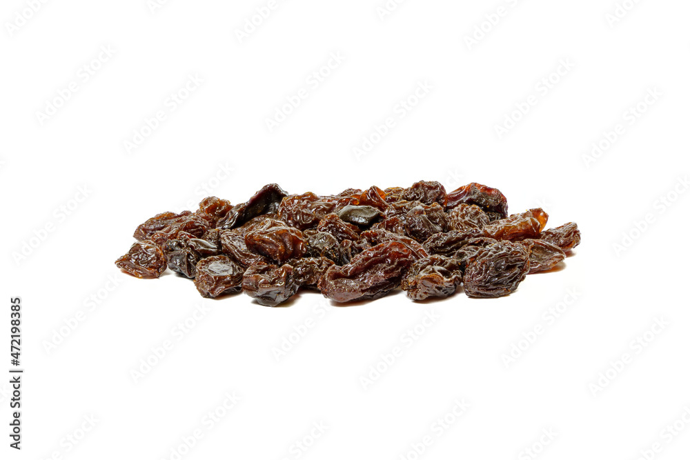 Obraz premium Pile of dried black raisins isolated on white background. Close up of dried raisins.