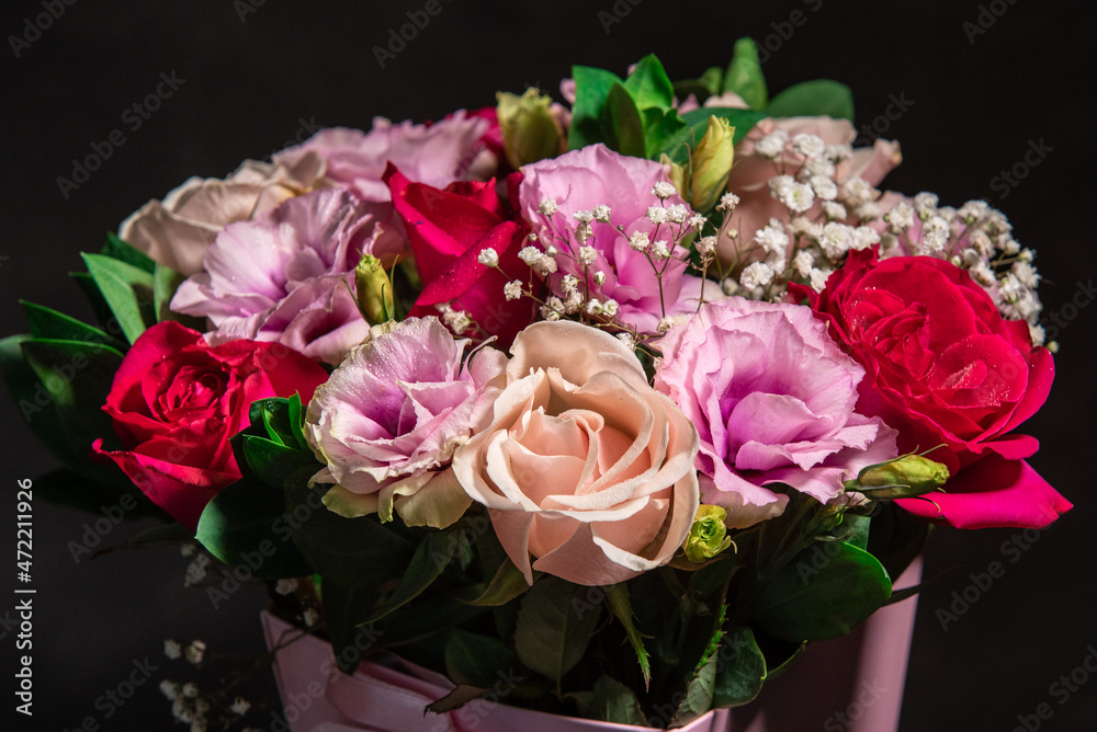 Fototapeta premium bouquet of pink roses on black