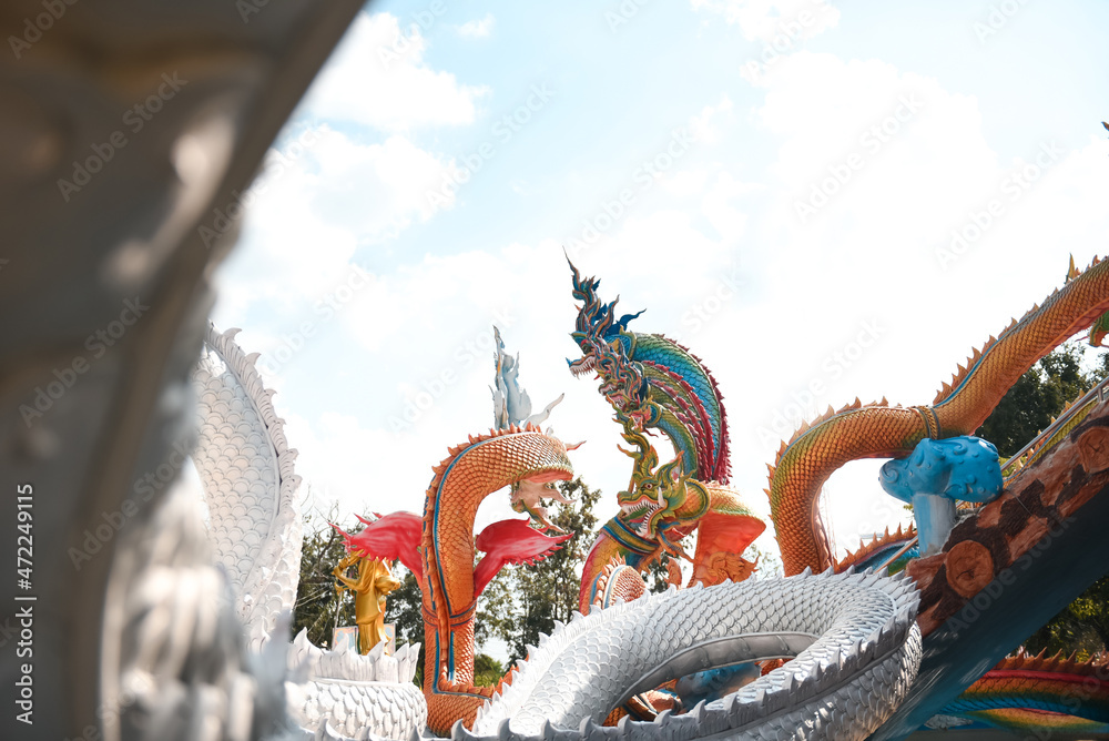 Fototapeta premium dragon statue at temple